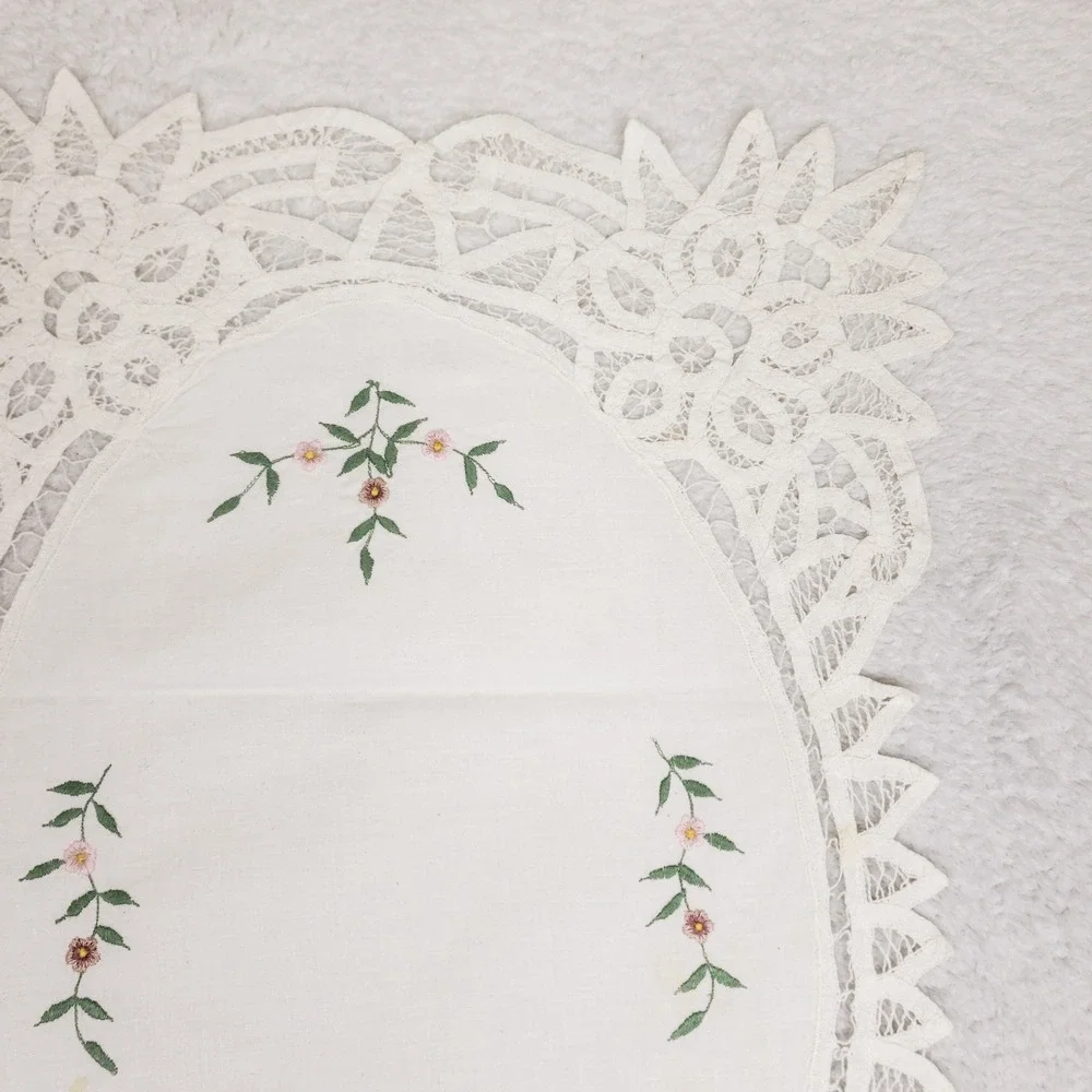 Vintage White Embroidered Floral Table Runner Scalloped Lace Trim 33x15